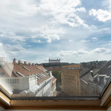 Queen Flat In Old Town With Castle View 아파트