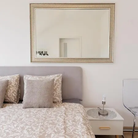 Queen Flat In Old Town With Castle View Apartment *