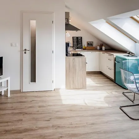 Queen Flat In Old Town With Castle View 아파트 *