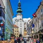 Queen Flat In Old Town With Castle View Bratislava